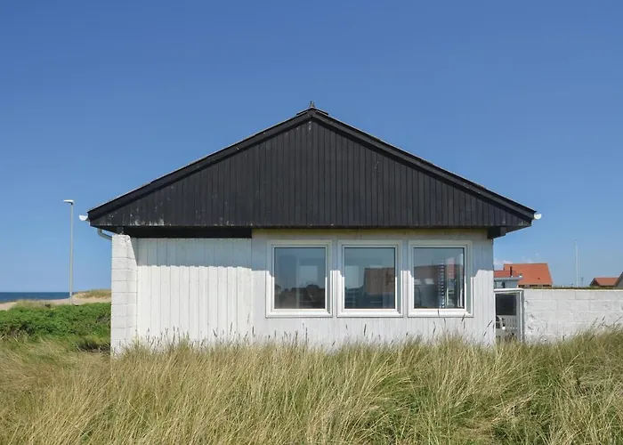 Three-bedroom In Feriehus *