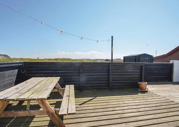 Three-bedroom In Feriehus